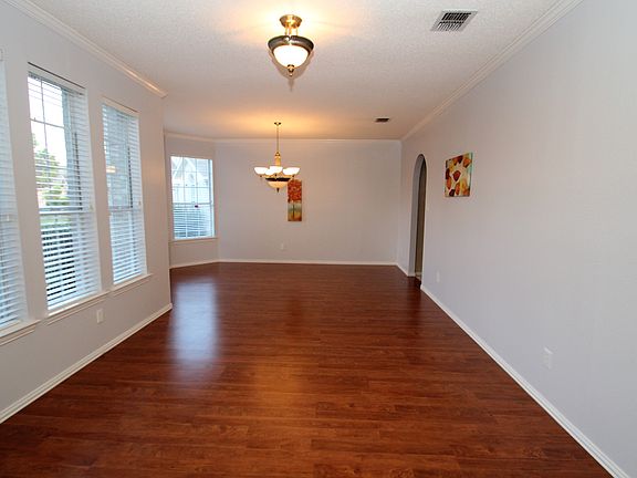 5th image of 910 Westminister Ave