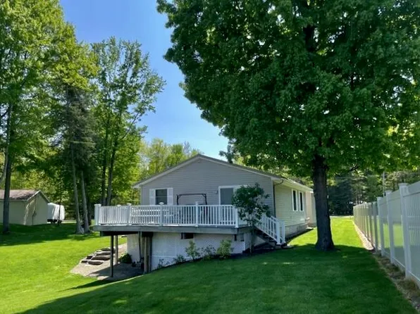 3814 Pinelands Rd, Gladwin, MI 48624