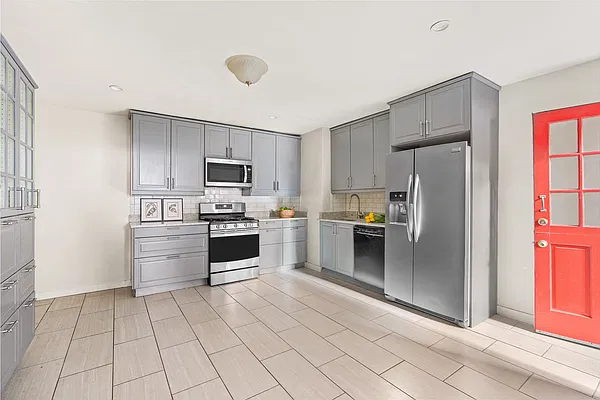 Sold by Corcoran | media 14