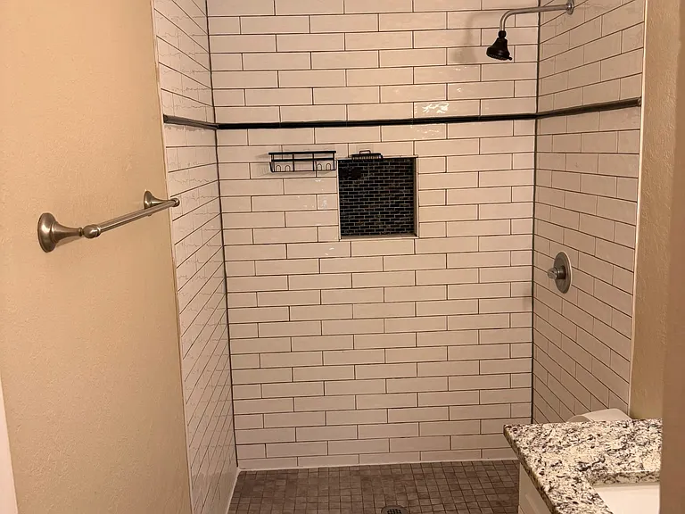 1004 Locust St — Photo 16