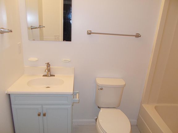 4th image of 29595 Dutchmans Ln APT 805