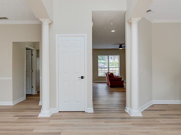 4th image of 127 Coarsey Blvd