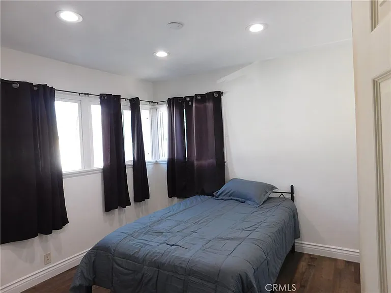 806 E 103rd Pl — Photo 8