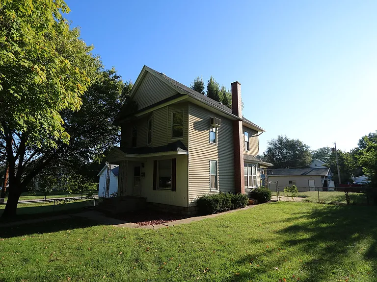 104 S Garfield Ave — Photo 2
