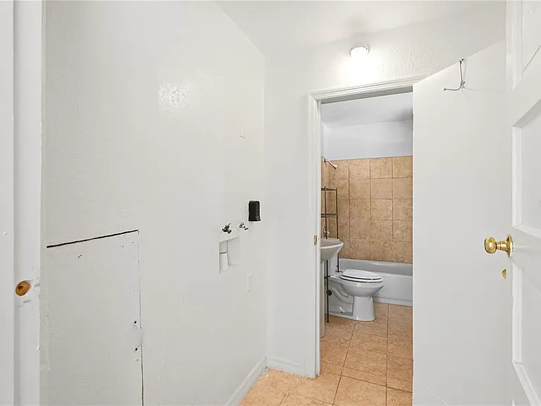 808 S Ivey Ln — Photo 14