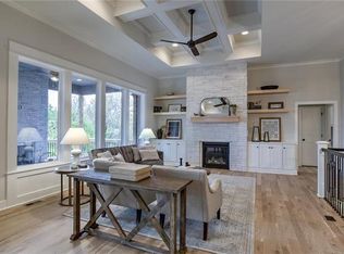 11466 S Montclaire Dr, Olathe, KS 66061