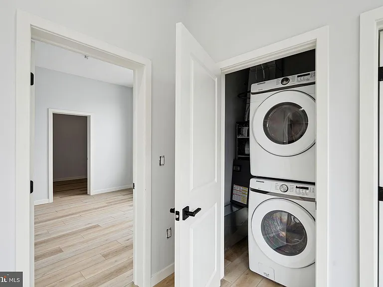 1112-16 E Berks St #210 — Photo 7