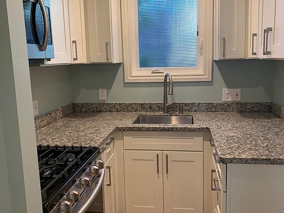 All new kitchen with granite countertops