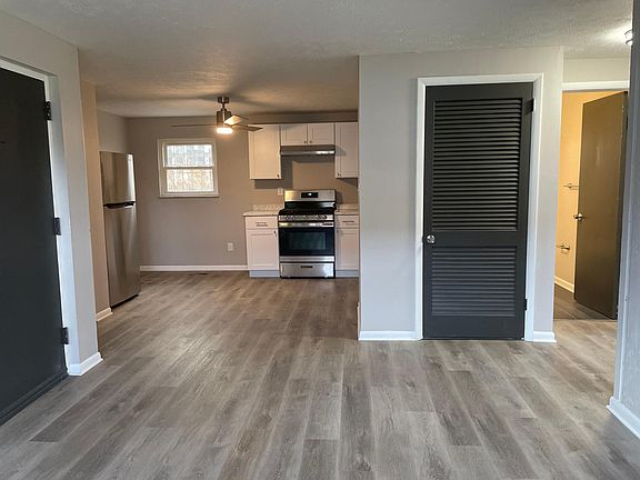 4th image of 504 E Kossuth St #B