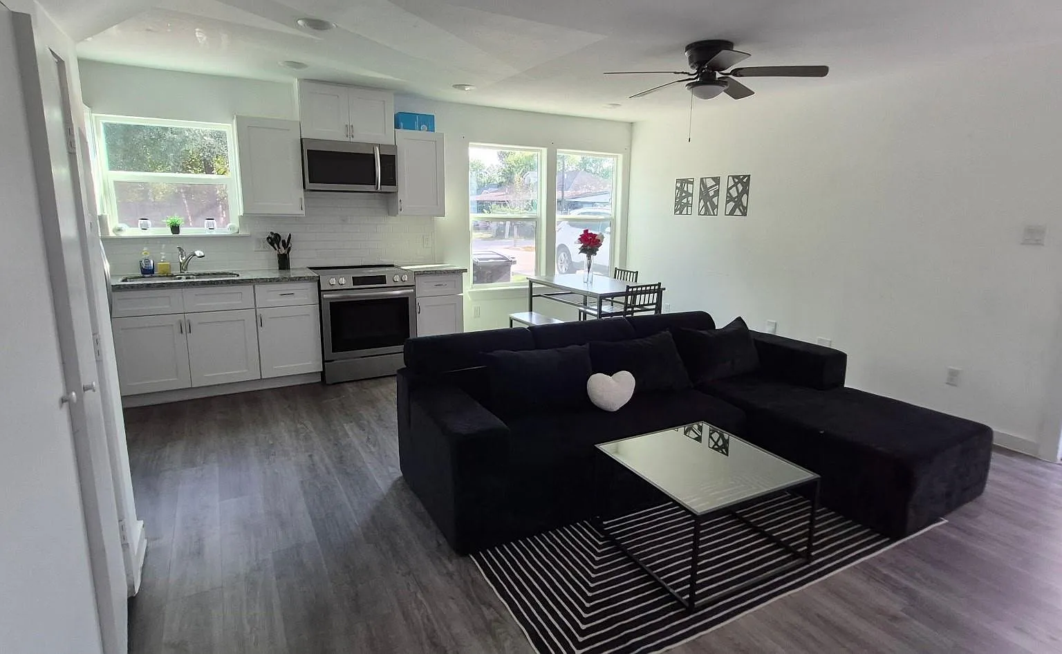 3 bed, 2.5 bath, 1180 sqft, $1,800 — Photo 1