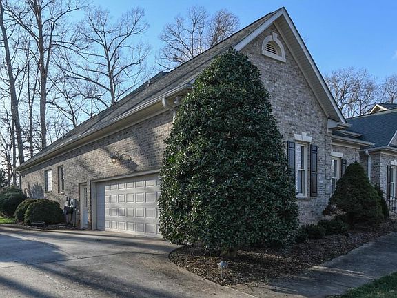 3rd image of 703 Glendevon Ct