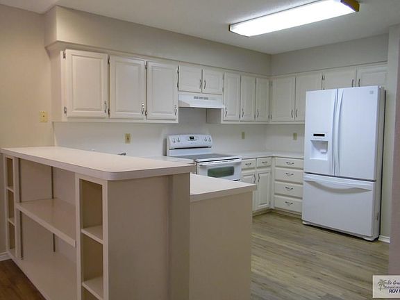 5th image of 1000 Camelot Dr APT 6231