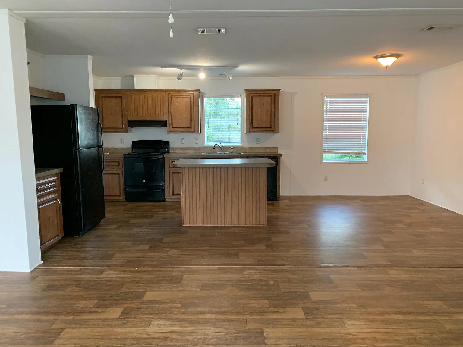 4 bed, 2.0 bath, 1512 sqft, $2,800 — Photo 3