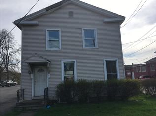 12 Lake St, Le Roy, NY 14482