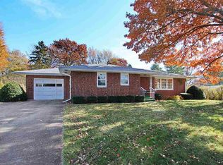 832 3rd Pl, Kalona, IA 52247