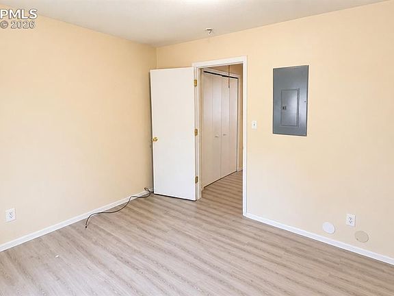 4th image of 1701 Oakshire Ln