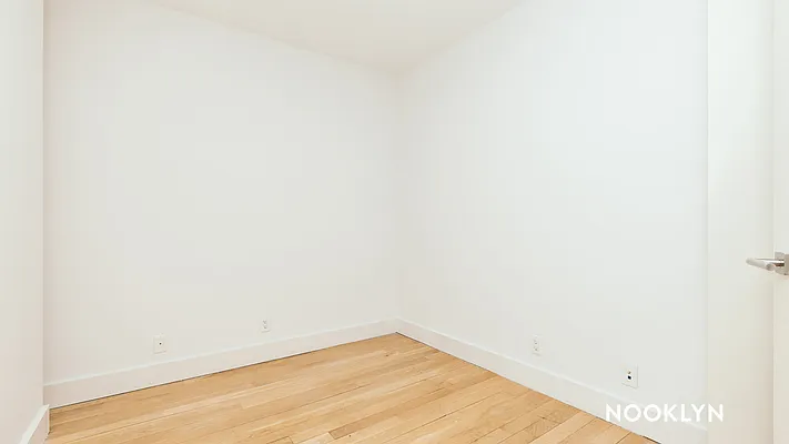 Rented by Nooklyn NYC LLC | media 52