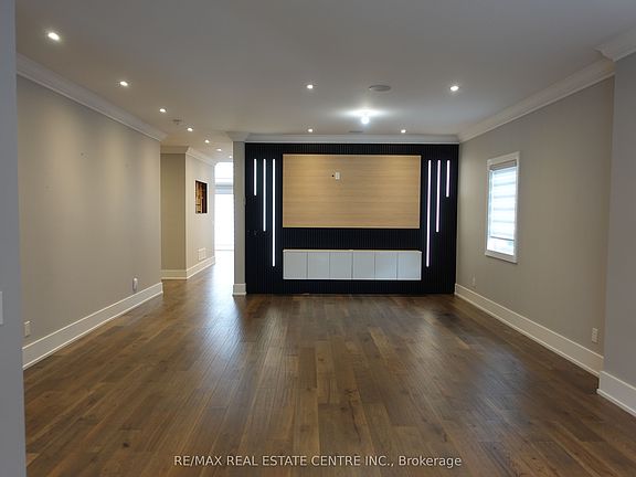 5th image of 2140 Willard Ave