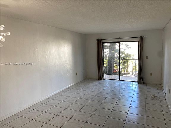 4th image of 950 Euclid Ave APT 208