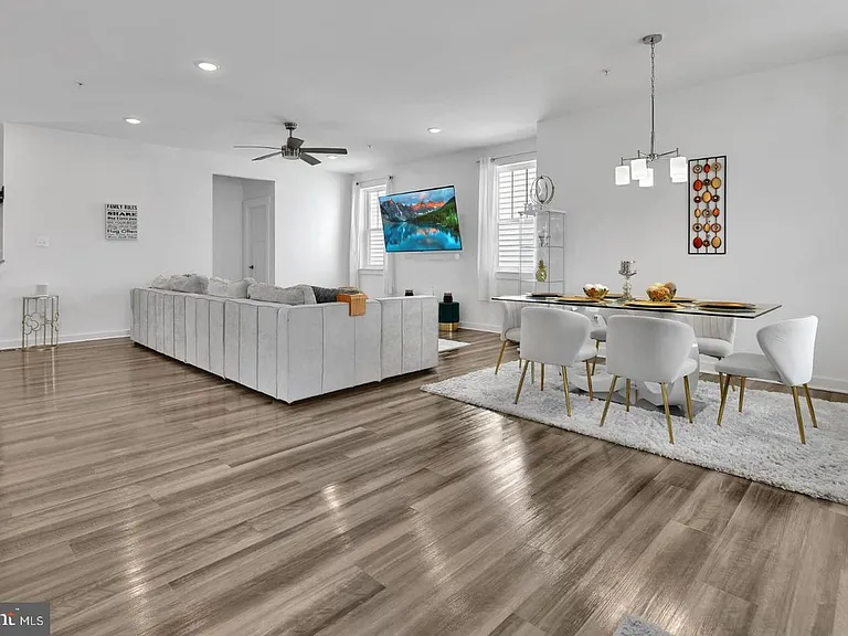 1003 Furgeson Ln — Photo 32
