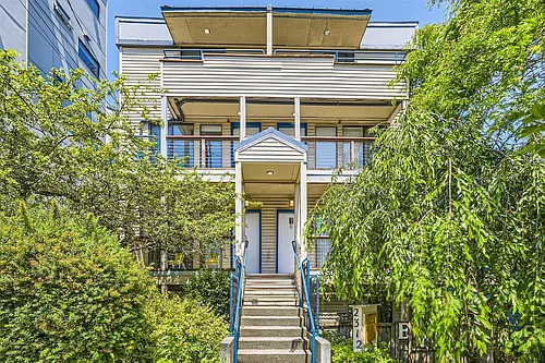 Great location in the vibrant Capitol Hill neighborhood! Photo 1