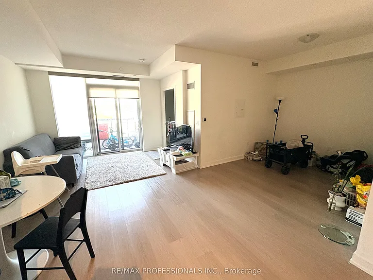 859 The Queensway #319 — Photo 3