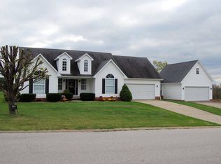 804 Oak Fairway Ct, Maysville, KY 41056