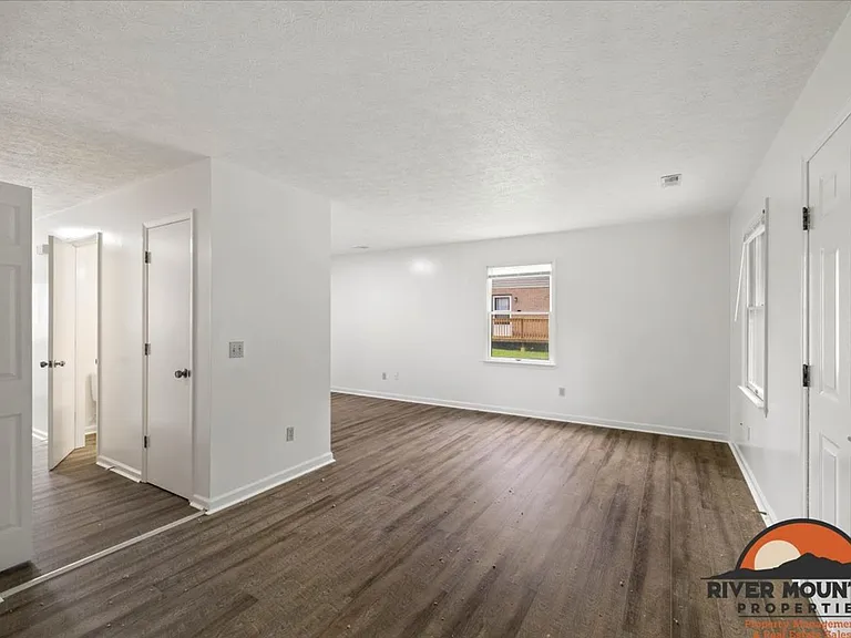 1485 Sandy Cir — Photo 8