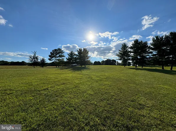 481 Snooks Ln, Martinsburg, WV 25405