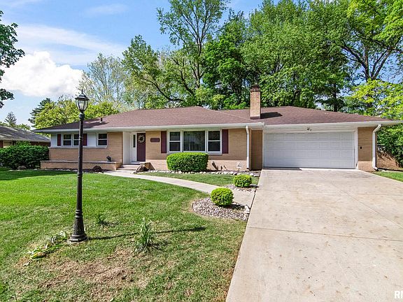 3rd image of 13 Top Hill Ln