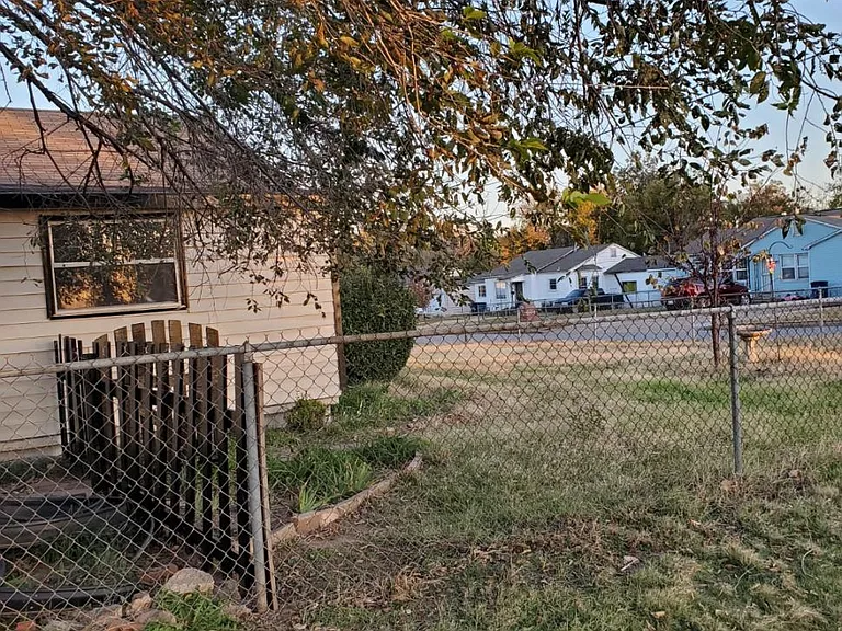 N Atlanta Pl — Photo 2