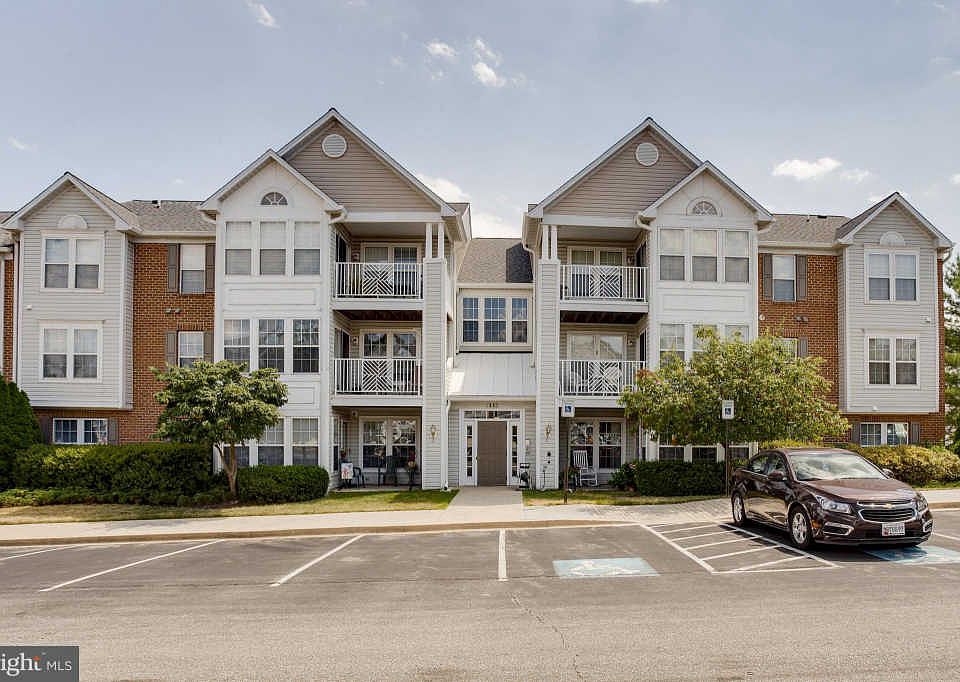 1st image of 2443 Blue Spring Ct Unit 104