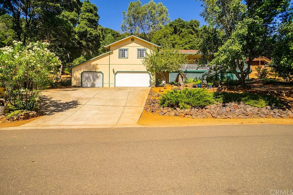 2785 Greenway Dr photo 1