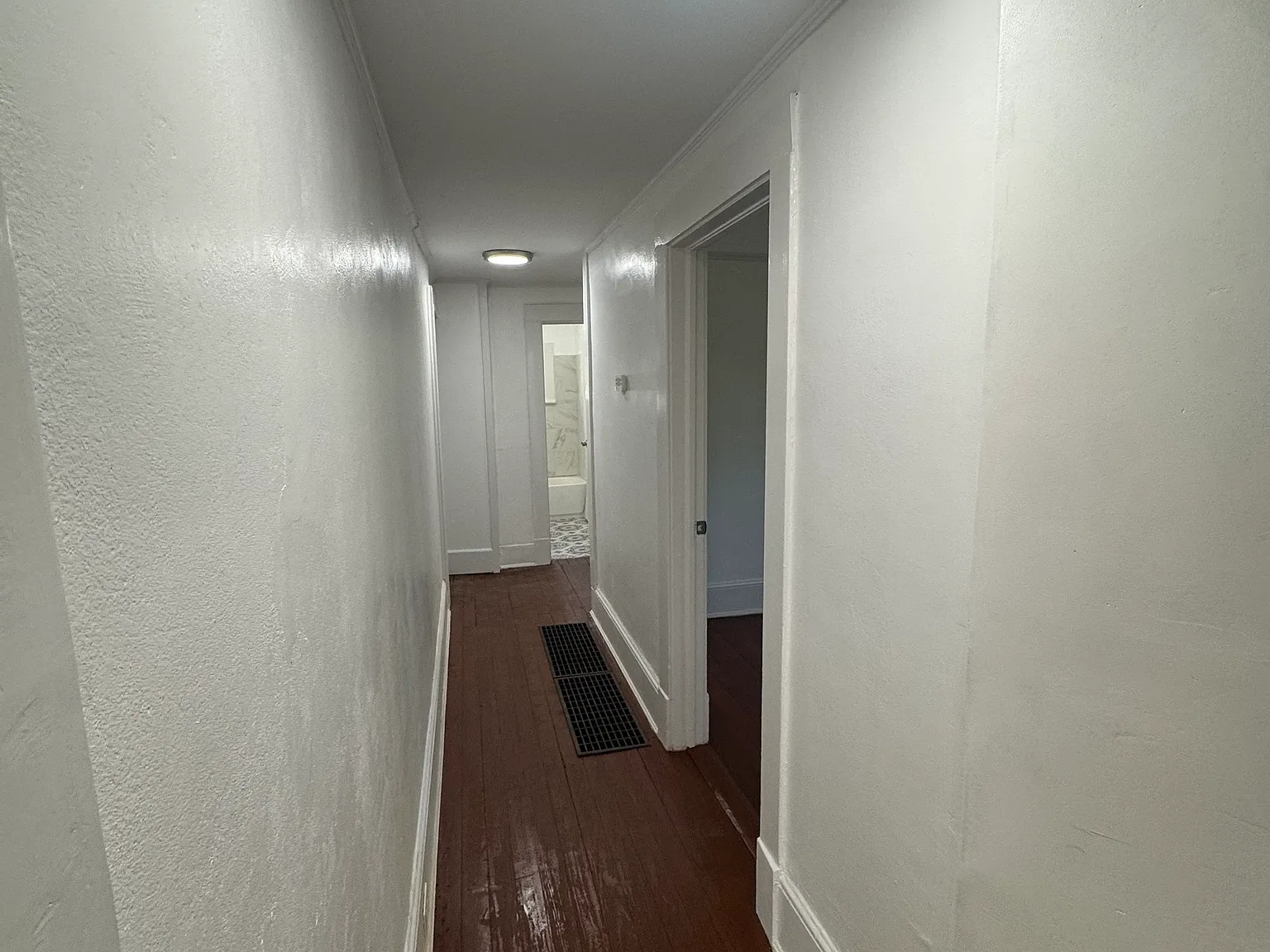 3 bed, 1.0 bath, 2550 sqft, $1,700 — Photo 3