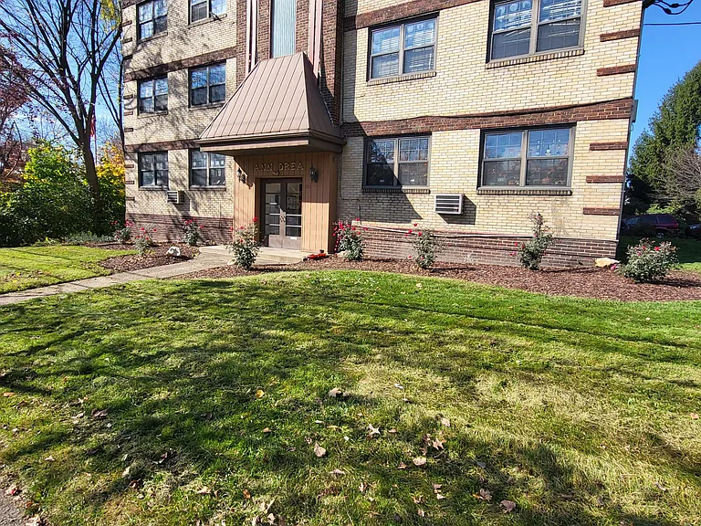 201 E Swissvale Ave #8 — Photo 1