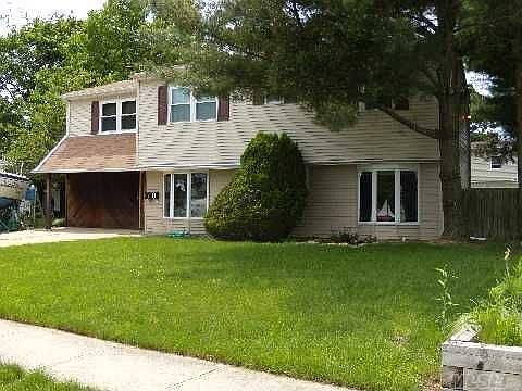 1st image of 8 Wagon Ln