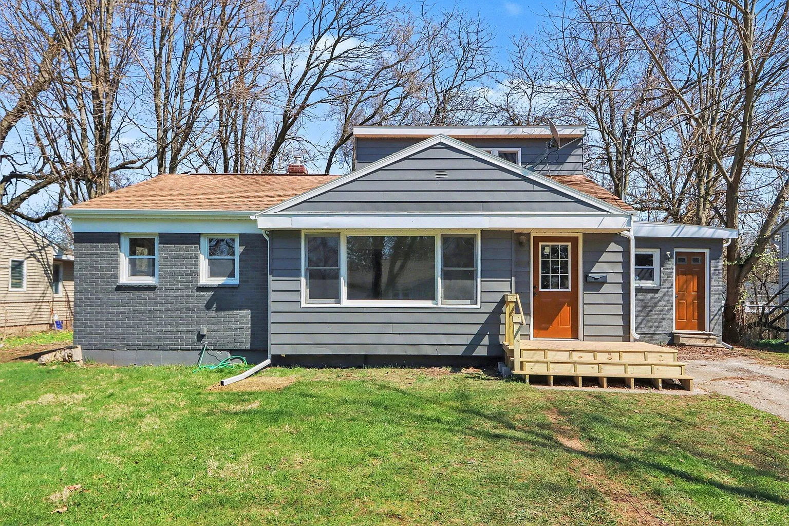 1332 Manor St photo 1