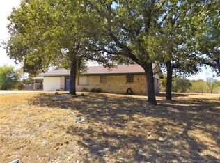 320 Lynnwood Dr, Graham, TX 76450