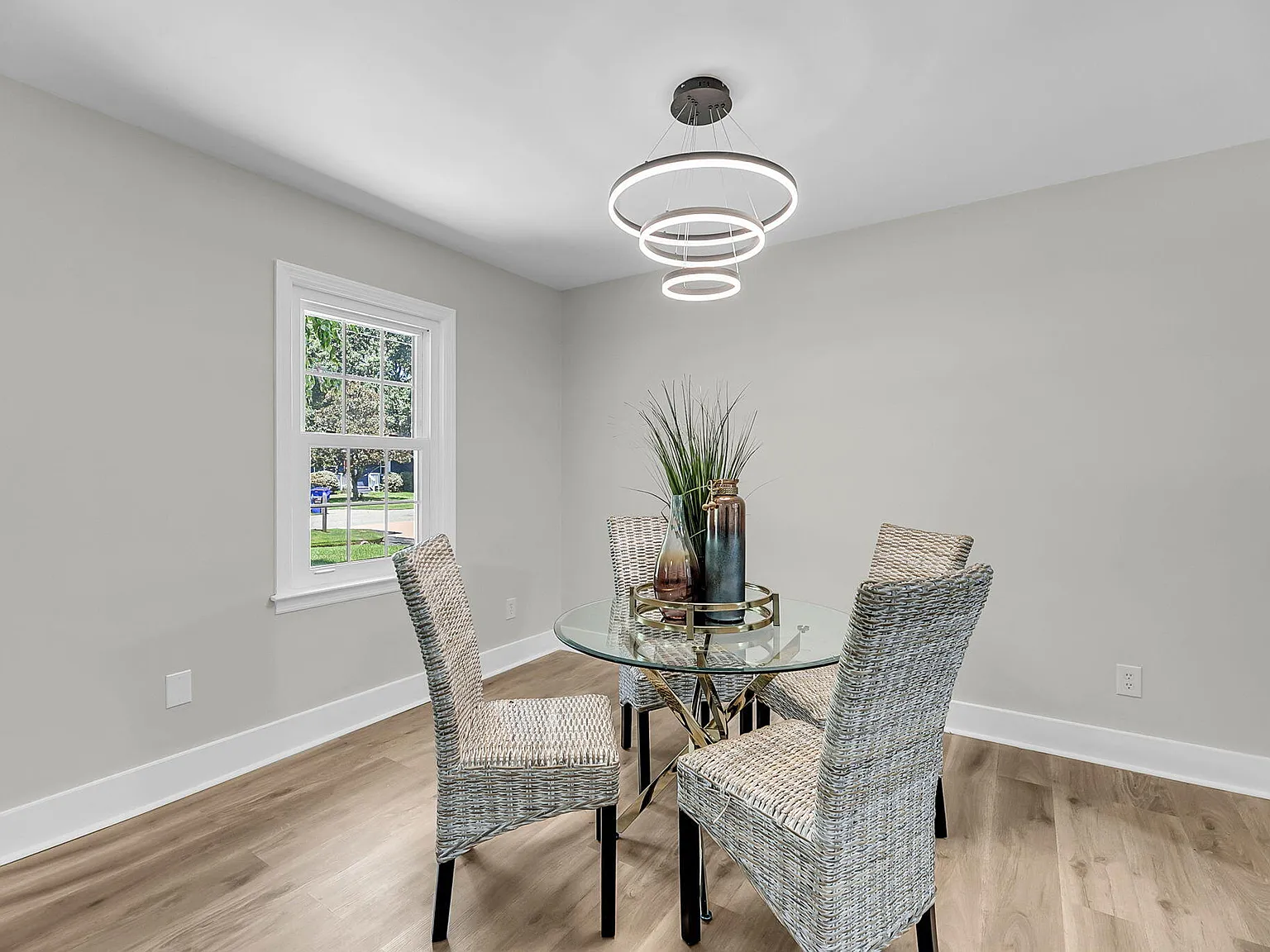 4 bed, 3.0 bath, 1475 sqft, $4,800 — Photo 3