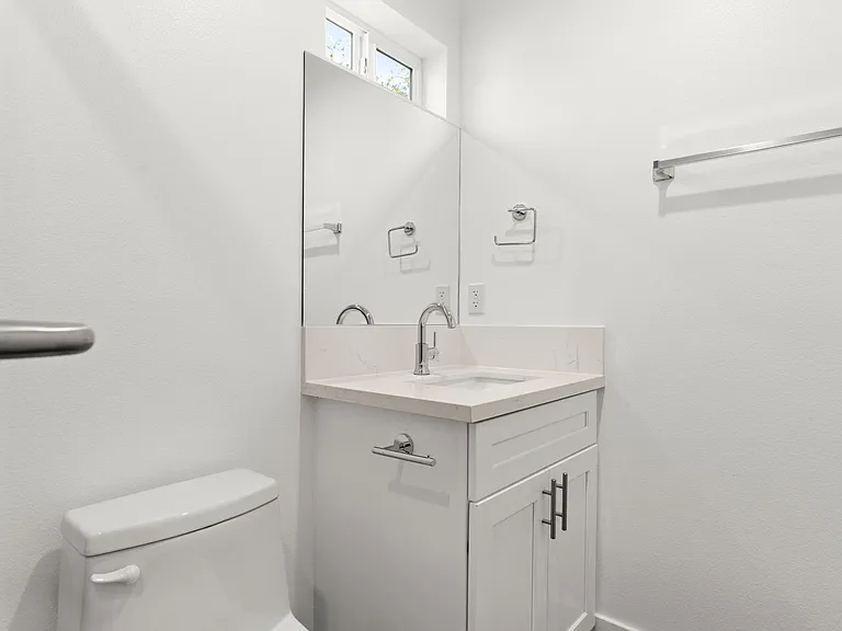 1034 N Oxford Ave — Photo 12