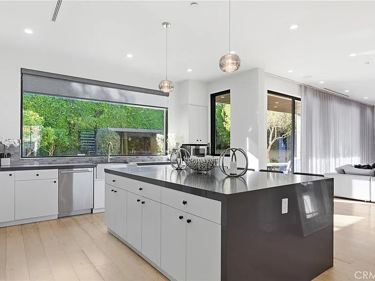 4545 Stern Ave — Photo 4