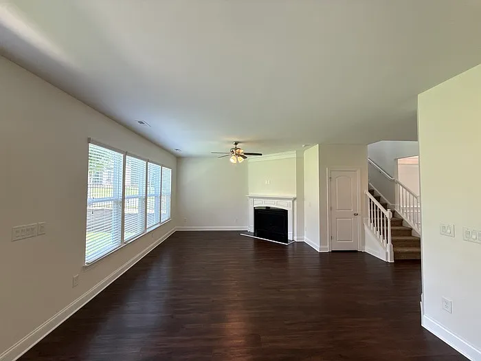 1019 Dunhill Ln — Photo 7