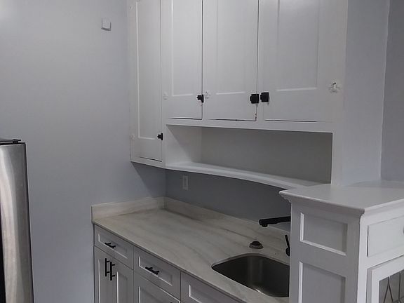 2nd image of 1670 Lauderdale Ave APT 2