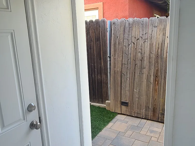 909 Begonia St #1 — Photo 8