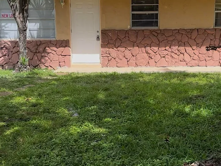1045 Miami Blvd — Photo 16
