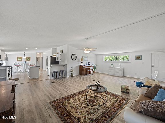 4th image of 115 Great Oak Court