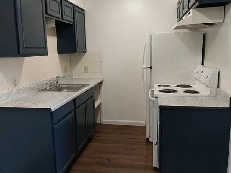 2250 S Oliver Ave — Photo 10