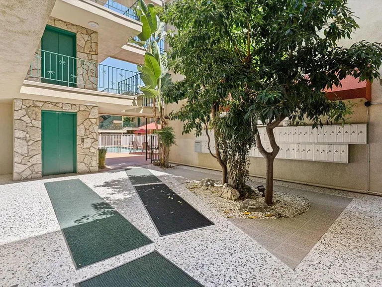 Encino Park West Apartments — Photo 3
