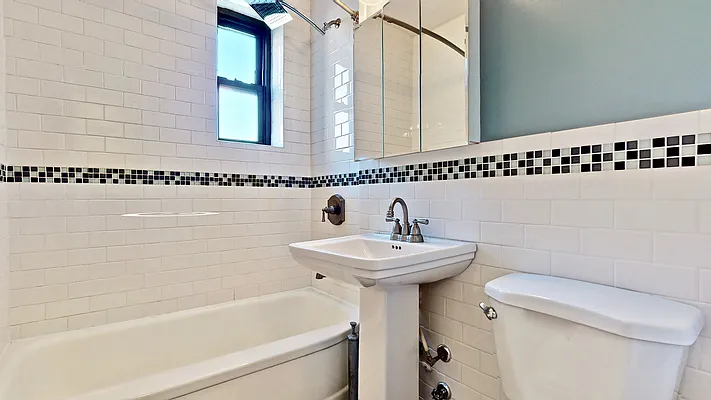 Sold by Bizzarro Agency | media 17