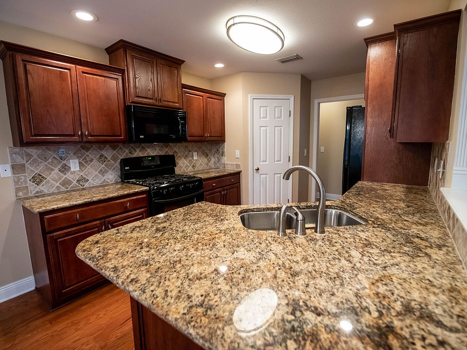 1st image of 219 Gracie Ln